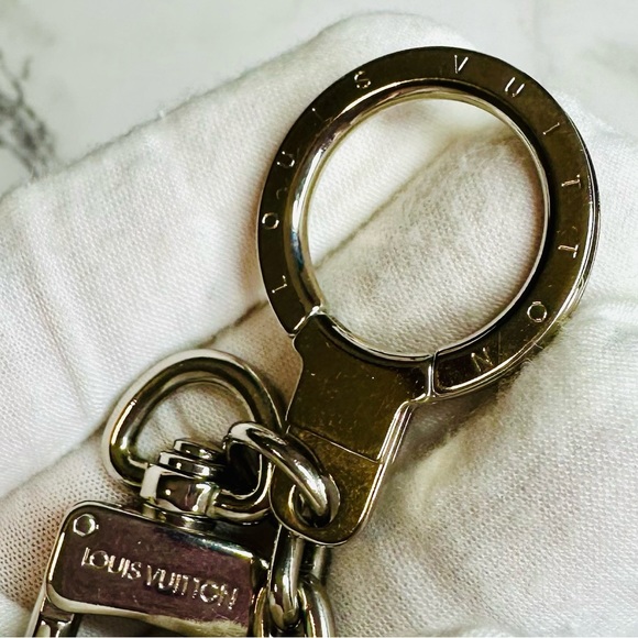EUC Louis Vuitton Palladium Plated LV Initials Key Holder/Bag Charm - Picture 16 of 17